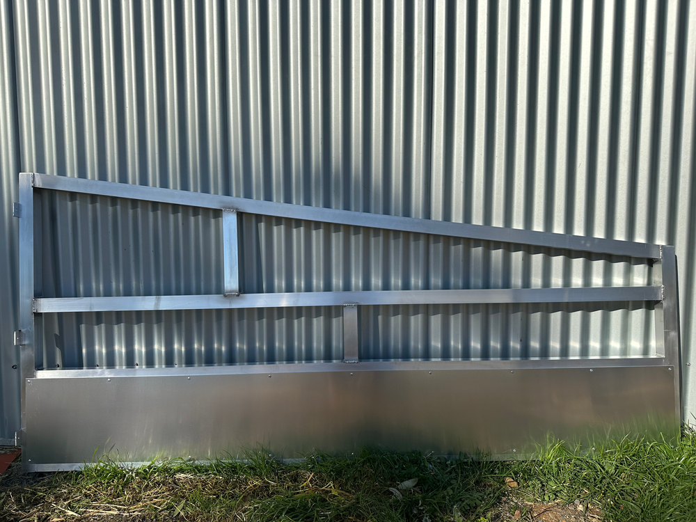 Aluminium Stall Dividers image 0
